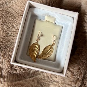 10k Gold leaf earrings
